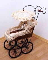 Плетеная коляска для куклы 